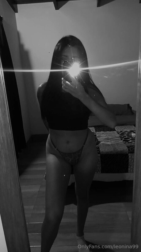Naakte gelekte OnlyFans-foto van Leonina99