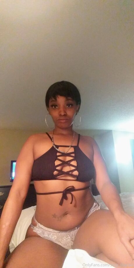 Naakte gelekte OnlyFans-foto van Sexy Sherika