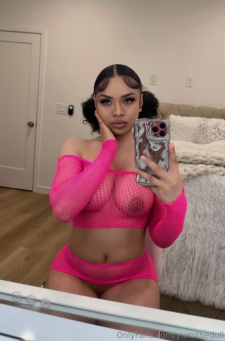 Naakte gelekte OnlyFans-foto van Yumithedoll