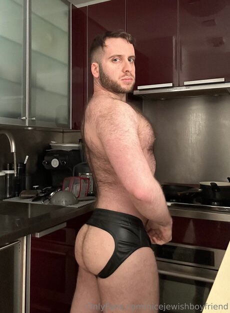 Naakte gelekte OnlyFans-foto van Nicejewishboyfriend