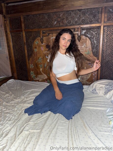 Naakte gelekte OnlyFans-foto van Alanainparadise