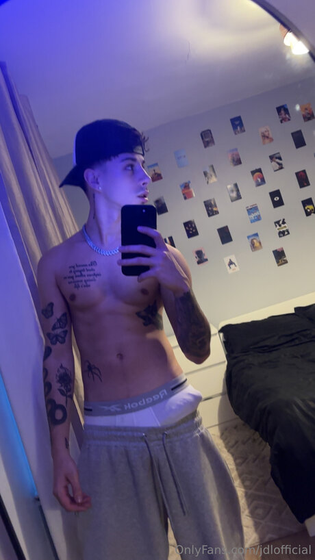 Naakte gelekte OnlyFans-foto van Jdlofficial