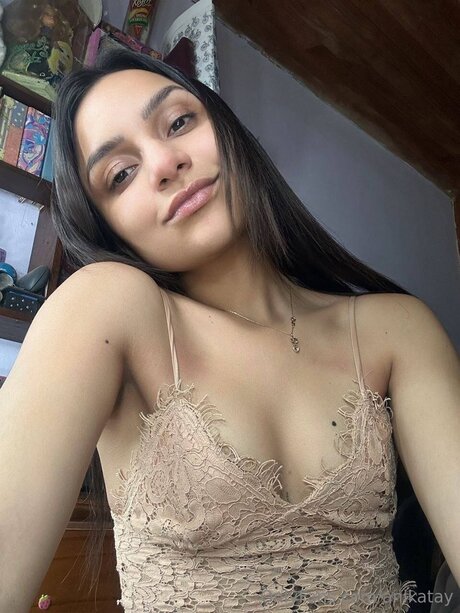 Naakte gelekte OnlyFans-foto van Anikatay