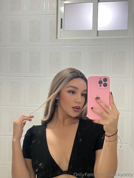 Naakte gelekte OnlyFans-foto van Beckyonly