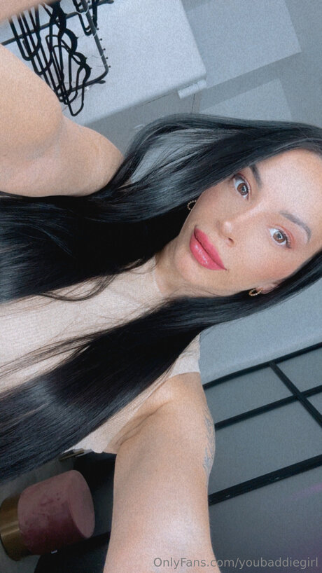 Naakte gelekte OnlyFans-foto van Youbaddiegirl