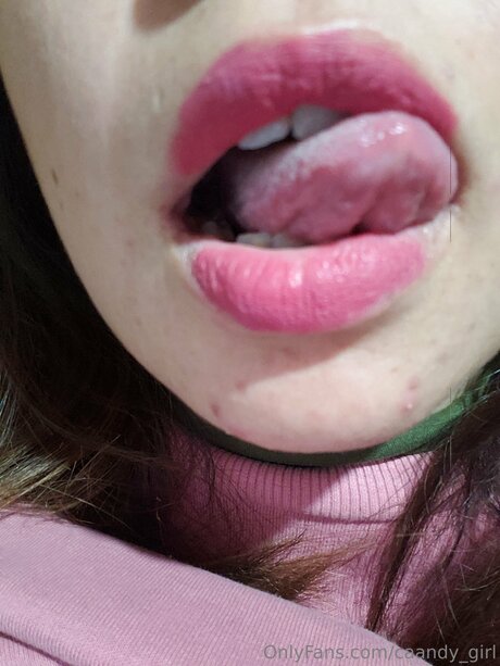 Naakte gelekte OnlyFans-foto van Caandy Girl