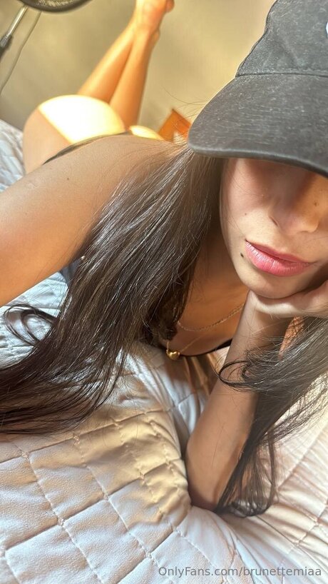 Naakte gelekte OnlyFans-foto van Brunettemiaa
