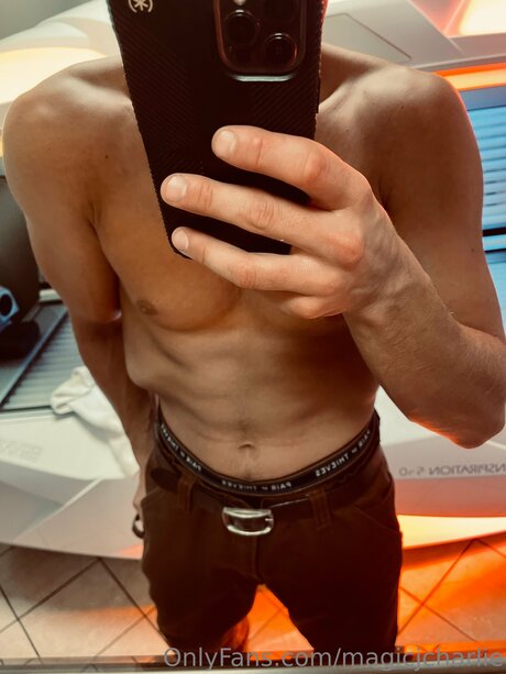 Naakte gelekte OnlyFans-foto van Magicjcharlie