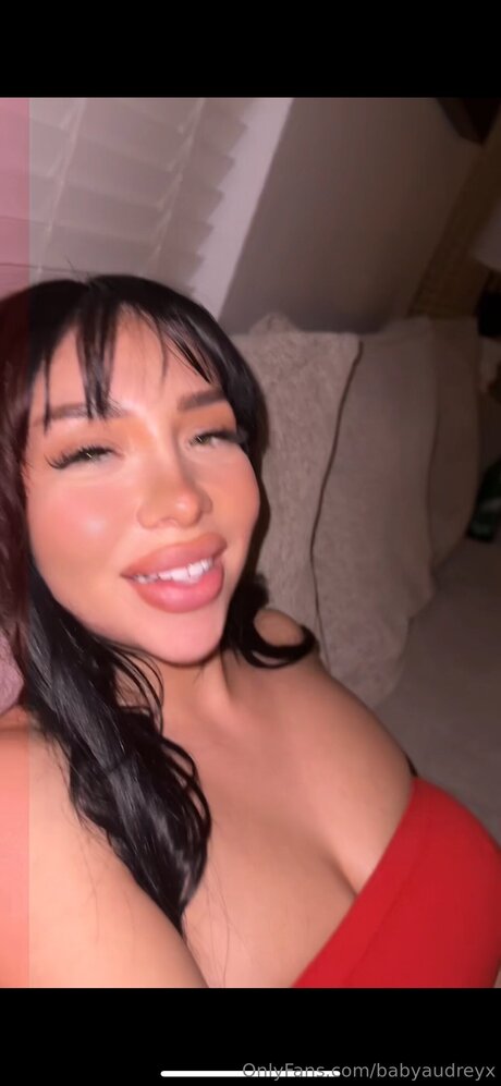 Naakte gelekte OnlyFans-foto van Babyaudreyx