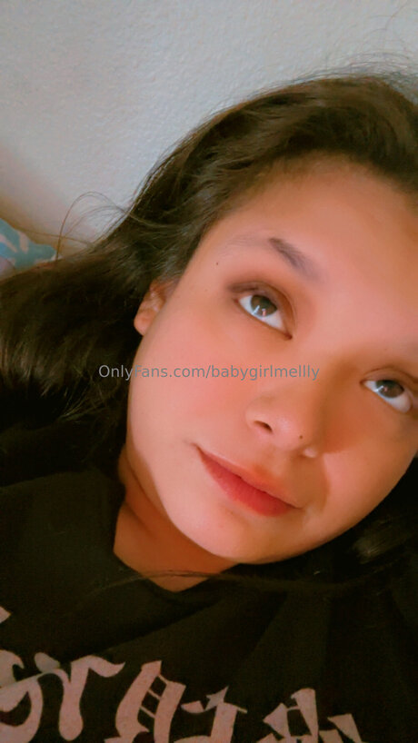 Naakte gelekte OnlyFans-foto van Babygirlmellly