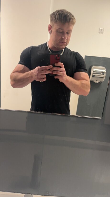 Naakte gelekte OnlyFans-foto van Matthewjames1