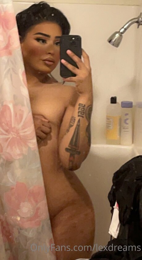 Naakte gelekte OnlyFans-foto van Lexdreams