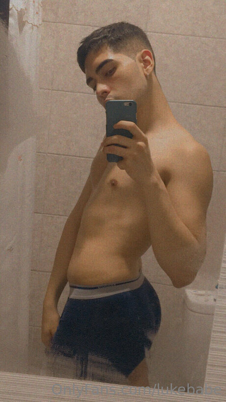 Naakte gelekte OnlyFans-foto van Lukebabe