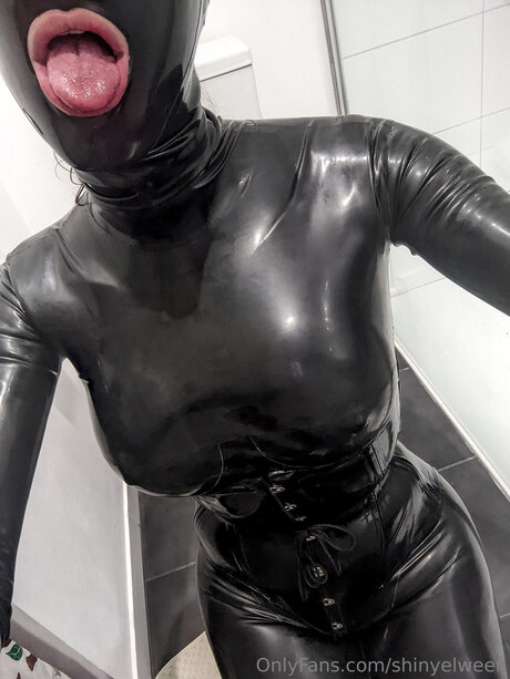 Naakte gelekte OnlyFans-foto van Shinyelween