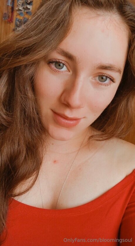 Naakte gelekte OnlyFans-foto van Bloomingsoul