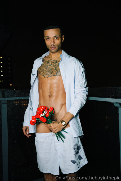 Naakte gelekte OnlyFans-foto van Theboyinthepic