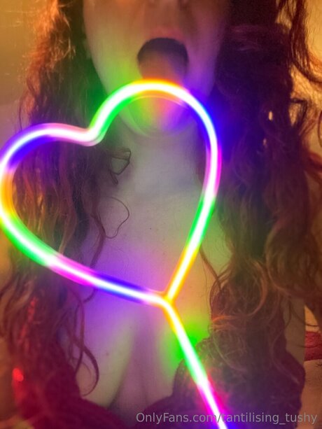 Naakte gelekte OnlyFans-foto van Tantilising Tushy