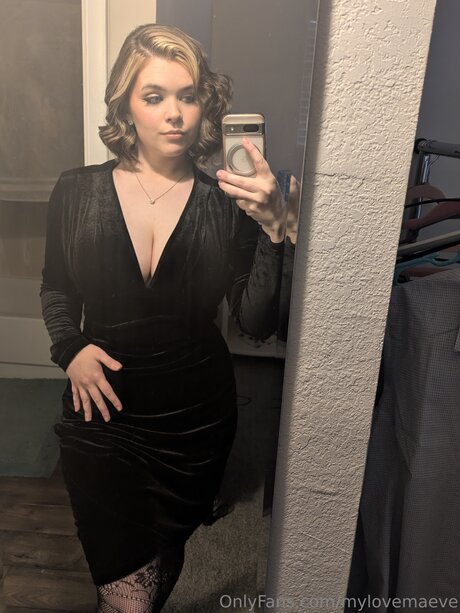 Naakte gelekte OnlyFans-foto van Mylovemaeve