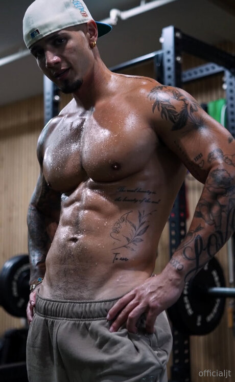 Naakte gelekte OnlyFans-foto van Officialjt
