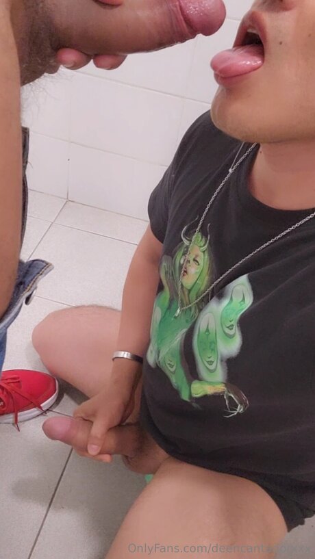 Naakte gelekte OnlyFans-foto van Deencantadorxxx