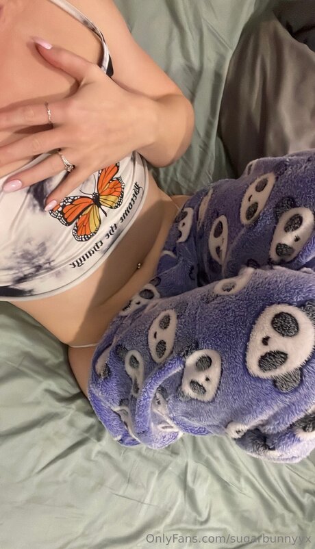 Naughtybunnyyx