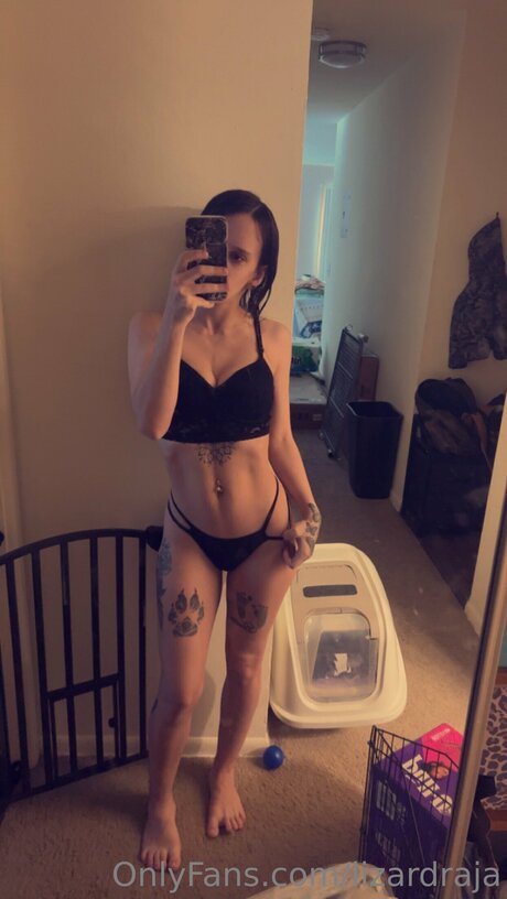 Naakte gelekte OnlyFans-foto van Lizardraja