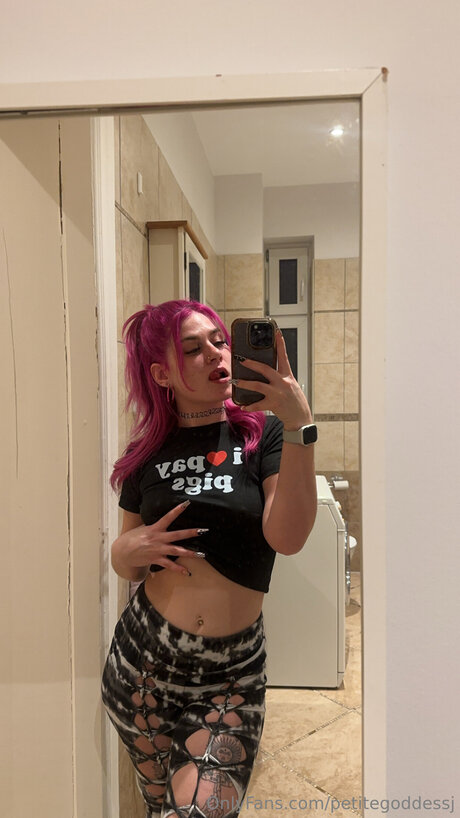 Petitegoddessj