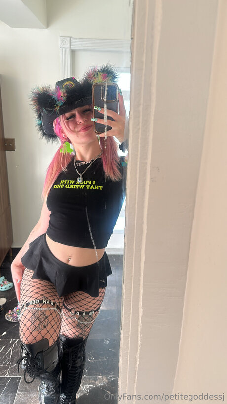 Petitegoddessj