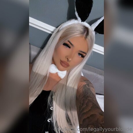 Naakte gelekte OnlyFans-foto van Legallyyourblonde