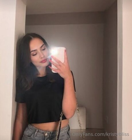 Naakte gelekte OnlyFans-foto van Kristybliss