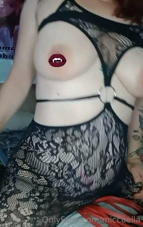 Naakte gelekte OnlyFans-foto van Miccaella