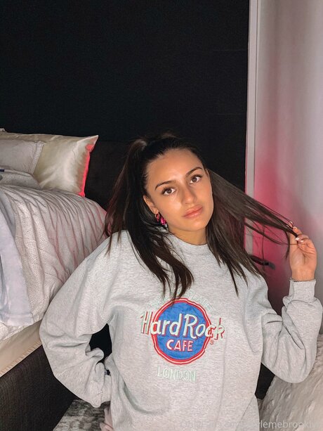 Naakte gelekte OnlyFans-foto van Stylemebrooklyn