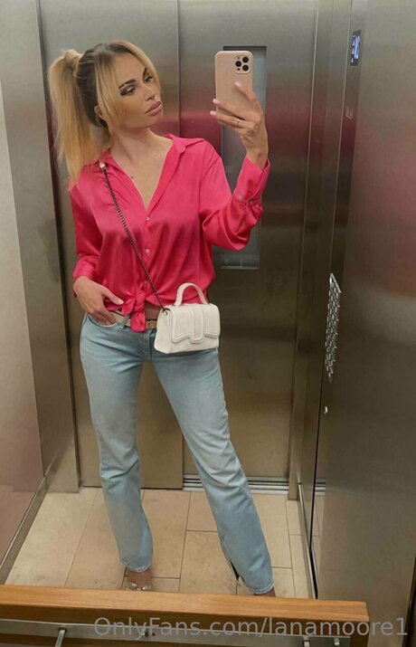 Lanamoore1
