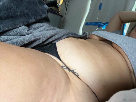 Naakte gelekte OnlyFans-foto van Communitypussy