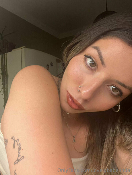 Naakte gelekte OnlyFans-foto van Lovelybabelinda