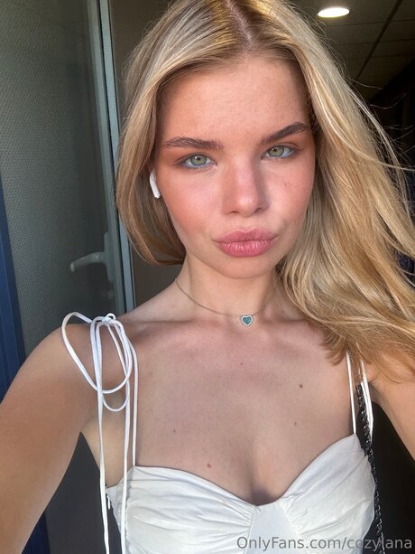 Naakte gelekte OnlyFans-foto van Cozylana