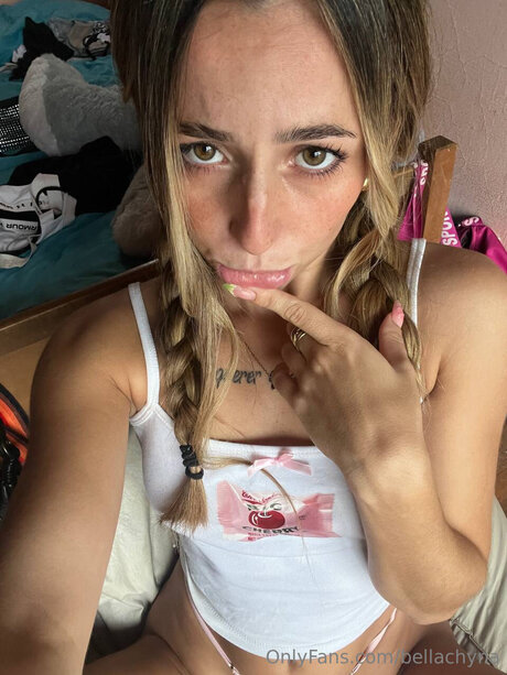 Naakte gelekte OnlyFans-foto van Bellachyna