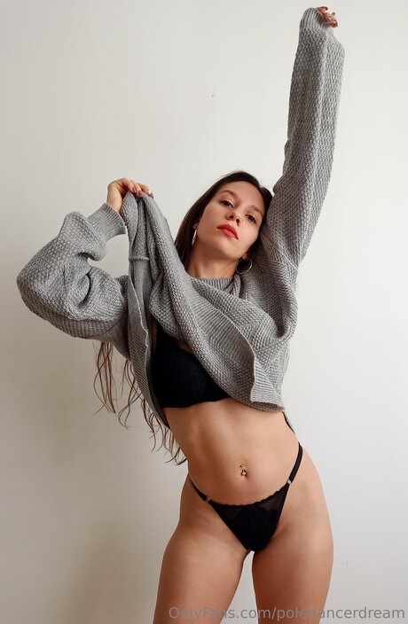 Naakte gelekte OnlyFans-foto van Poledancerdream