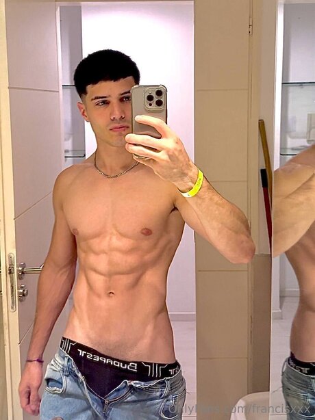 Naakte gelekte OnlyFans-foto van Francisxxx