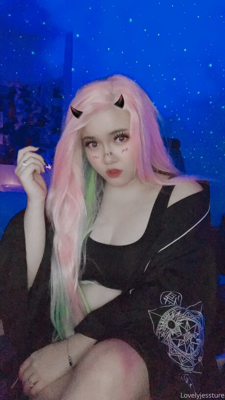 Naakte gelekte OnlyFans-foto van Luvlyjessxx
