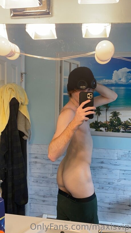 Naakte gelekte OnlyFans-foto van Maxisvip