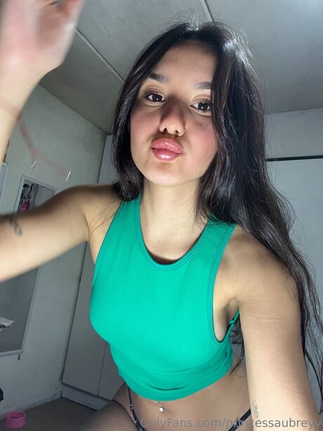 Naakte gelekte OnlyFans-foto van Princessaubreyy
