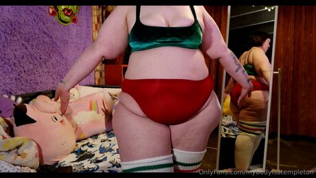 Naakte gelekte OnlyFans-foto van Mybodyisatempleton