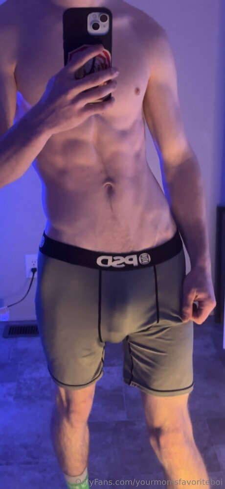 Yourmomsfavoriteboi