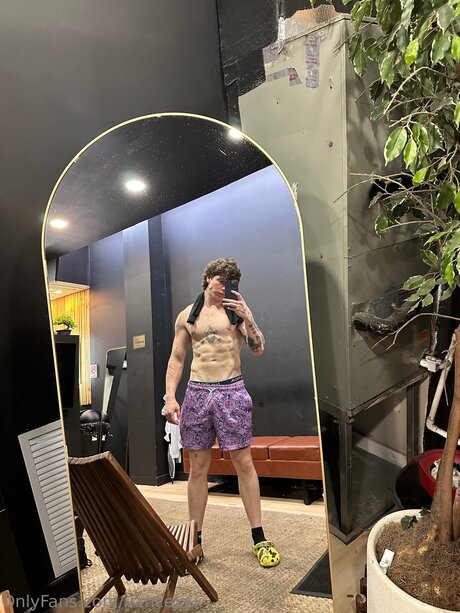 Naakte gelekte OnlyFans-foto van Vancexxx