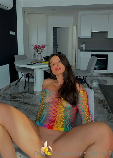 Naakte gelekte OnlyFans-foto van Larisa Mira19