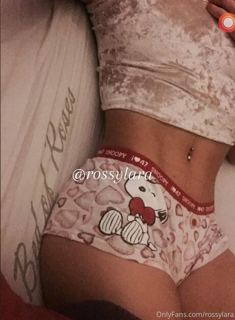 Naakte gelekte OnlyFans-foto van Rossylara