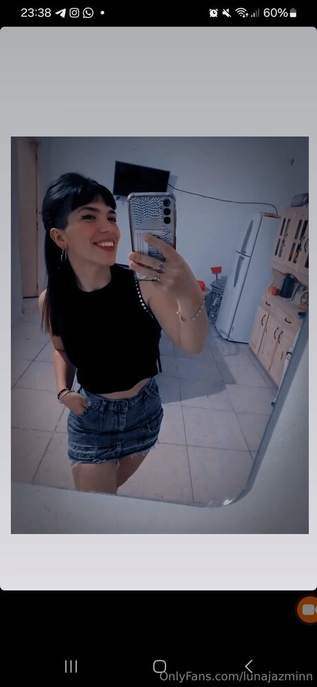 Naakte gelekte OnlyFans-foto van Lunajazminn