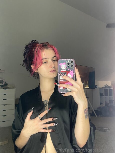 Naakte gelekte OnlyFans-foto van Thetattedfairy