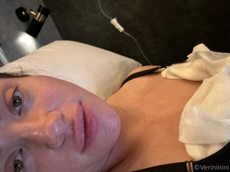Naakte gelekte OnlyFans-foto van Verini